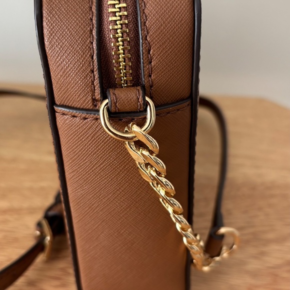 Michael Kors Jet Set Item  EW Crossbody - Picture 5 of 14